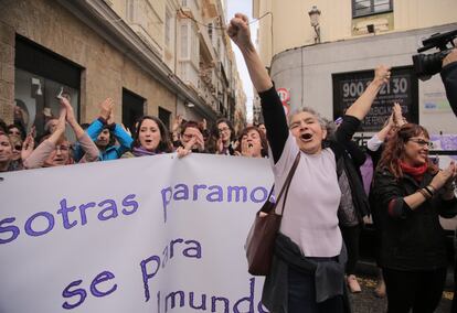 International Women’s Day protest in Cádiz where women hold a banner that reads: “If we stop, the whole world stops.”