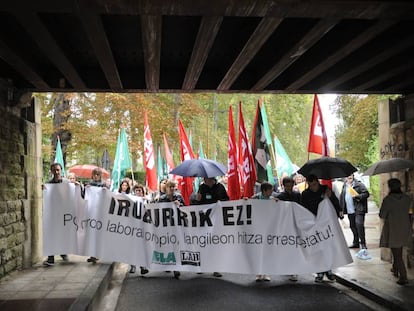 Manifestación en Vitoria contra el acuerdo sobre la negociación colectiva celebrada en septiembre de 2016.