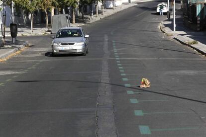 Zona de estacionamiento de vehículos en la calle de Alejandro Dumas. También se mantiene la limitación a 70 km/h como velocidad máxima en la M-30 y en los accesos dentro de la M-40, en ambos sentidos.