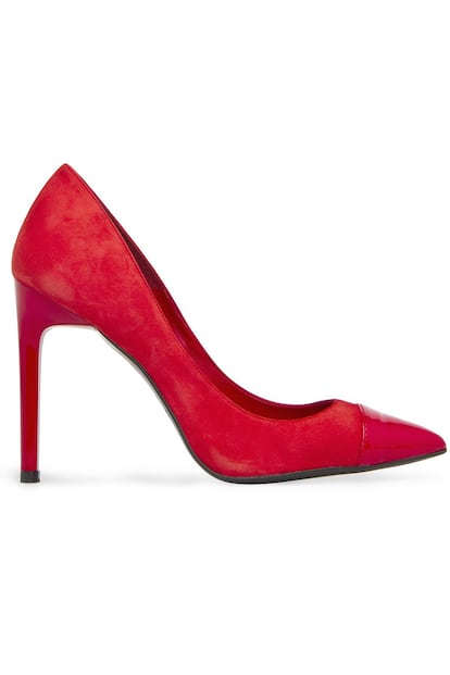 Copia a las celebrities con este zapato rojo con puntera de charol de Mango (59,99 euros).