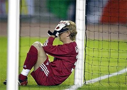 El portero suplente del Olympique, Jeremy Gavanon, tuvo que jugar media final. La expulsión de Barthez le puso en el campo en el peor momento. Tras el partido no pudo evitar la desolación, aunque en los goles poco pudo remediar.