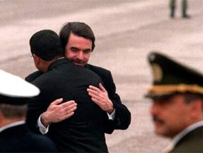 José María Aznar y el presidente de la República de El Salvador, Francisco Flores