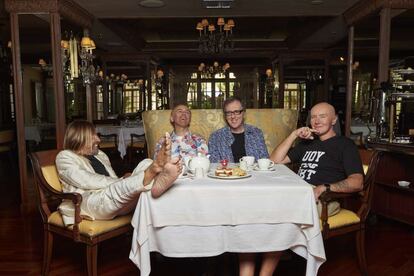 Iggy Pop, Karl Hyde, Rick Smith e Irvine Welsh, durante su charla en Miami. 