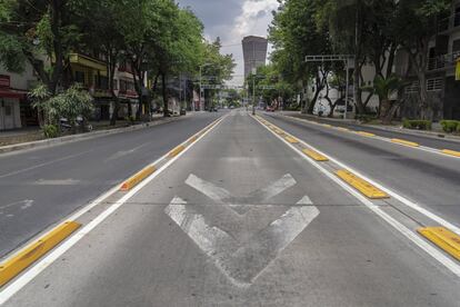 La avenida Xola, en la alcaldía Benito Juárez, luce vacía.