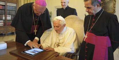 Benedicto XVI abre su cuenta de Twitter con su iPad 