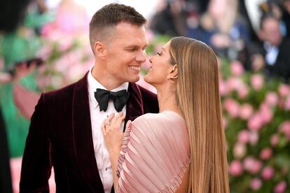 Gisele Bündchen y Tom Brady

Llevan más de 10 años siendo una de las parejas más influyentes del star system. Con 38 y 41 años, respectivamente, ella sigue siendo una de las top mejor pagadas del mundo y él continua llegando a todas las finales de la Super Bowl con su equipo, los New England Patriots. “Nuestro viaje no ha sido fácil, pero los obstáculos que hemos superado han hecho a nuestra unión más fuerte y a nuestro amor más profundo”, confesaba el jugador en Instagram.