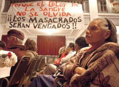 Acto celebrado en Guatemala en enero de 2005 para conmemorar los 25 años de la masacre de la Embajada.