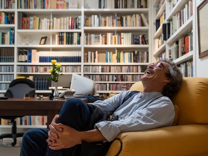 Gonzalo García Barcha, filho de Gabriel García Márquez, na biblioteca de seu pai na Cidade do México.