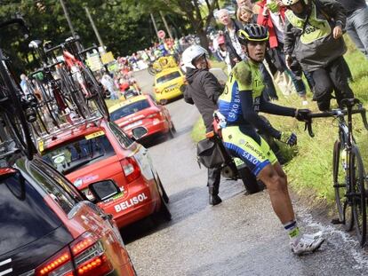 Contador, tras sufrir la ca&iacute;da.