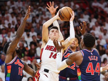 Tyler Herro entra a canasta en el duelo ante Philadelphia 76ers del pasado 2 de mayo, en las semifinales de conferencia de la NBA.