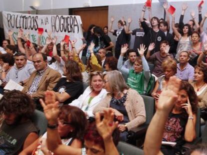 Profesores, alumnos y trabajadores de las universidades, durante la protesta.