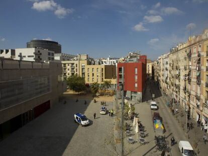Panorama de la pla&ccedil;a de Salvador Segu&iacute;, amb la Filmoteca com a edifici principal