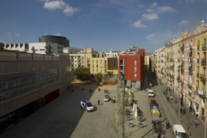 Panorama de la pla&ccedil;a de Salvador Segu&iacute;, amb la Filmoteca com a edifici principal