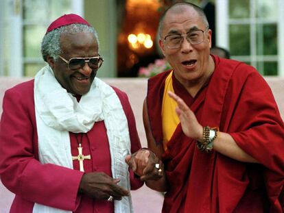 Desmond Tutu y el Dalai Lama, el 21 de agosto de 1996. 