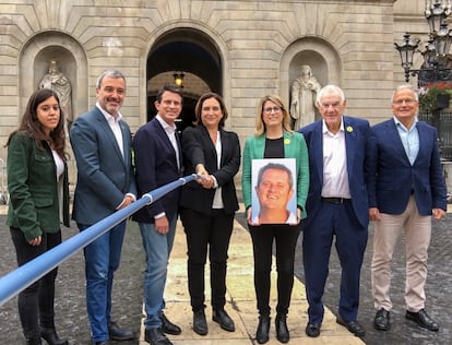 De izquierda a derecha, los candidatos a la alcaldía de Barcelona: Anna Saliente (CUP), Jaume Collboni (PSC), Manuel Valls (Ciudadanos), Ada Colau (Barcelona en Comú), Elsa Artadi (JxCat), Ernest Maragall (ERC) y Josep Bou (PP), el 25 de mayo de 2019.