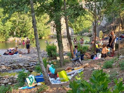 Unas pozas de Sant Llorenç de la Muga masificadas durante el verano de 2021