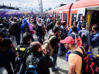 Refugiados chegam à estação ferroviária de Munique, na Alemanha, em 13 de setembro de 2015.