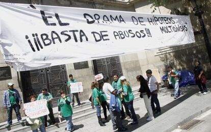 Miembros de la PAH, en una protesta en Barcelona.
