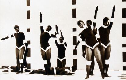 Video de Analivia Cordeiro, M3X3, una videodanza de 1973 basada en un programa informático original.