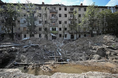 Un edificio residencial en la región de Zaporiyia, este jueves, tras el ataque ruso.