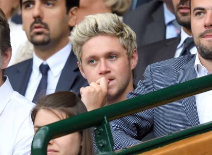 El cantante Niall Horan, miembro de la banda británica hoy disuelta One Direction, atento a los partidos de Wimbledon.