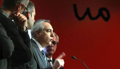 Pere Navarro, en el centro flanqueado por Maurici Lucena, a la izquierda, y Josep Fèlix Ballesteros.
