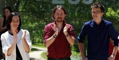 Carolina Bescansa, Pablo Iglesias e &Iacute;nigo Errej&oacute;n, el jueves.