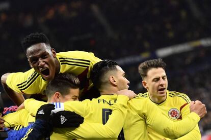Los colombianos celebran uno de sus goles.