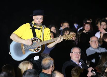 La música no ha abandonat mai les carpes dels circs.