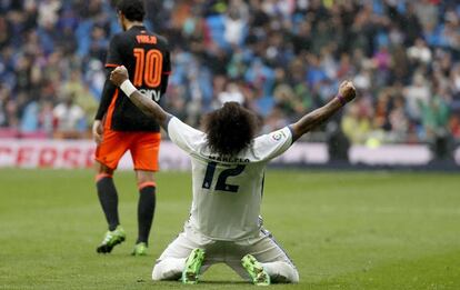 Marcelo celebra el gol del triunfo al Valencia.