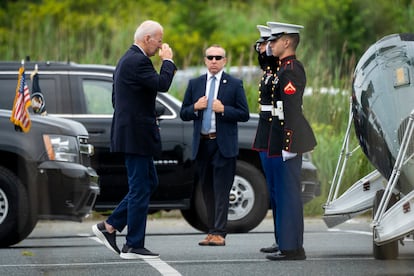 El presidente de Estados Unidos, Joe Biden, este domingo en Rehoboth Beach, Delaware, partiendo a su viaje a Europa.