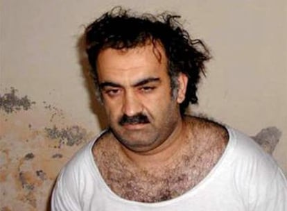 Jalid Sheij Mohamed, tras su captura en Pakistán en 2003.