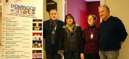 El equipo responsable de ciclo Domingo de títeres, en la presentación del ciclo en el Campos Elíseos. 