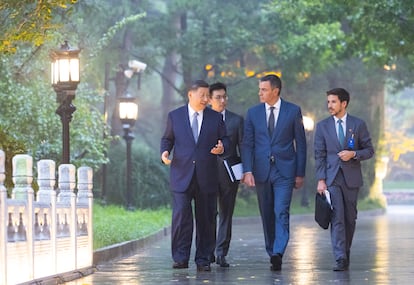 El presidente del Gobierno, Pedro Sánchez, junto a su homólogo chino, Xi Jinping, el 9 de septiembre de 2024 en Pekín.