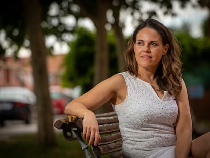 Yolanda Becerro, técnico especialista en infraestructuras, en un parque en Madrid este jueves.