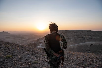 A soldier with the Yemeni army in the desert of Shabwah in mid-November.