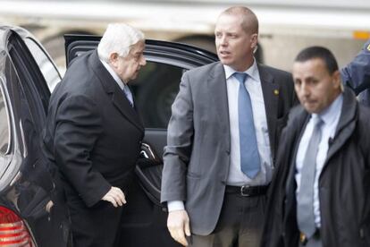 El negociador jefe sirio, Wallid al Muallem, al llegar al lugar donde se celebran las negociaciones de paz en Ginebra.