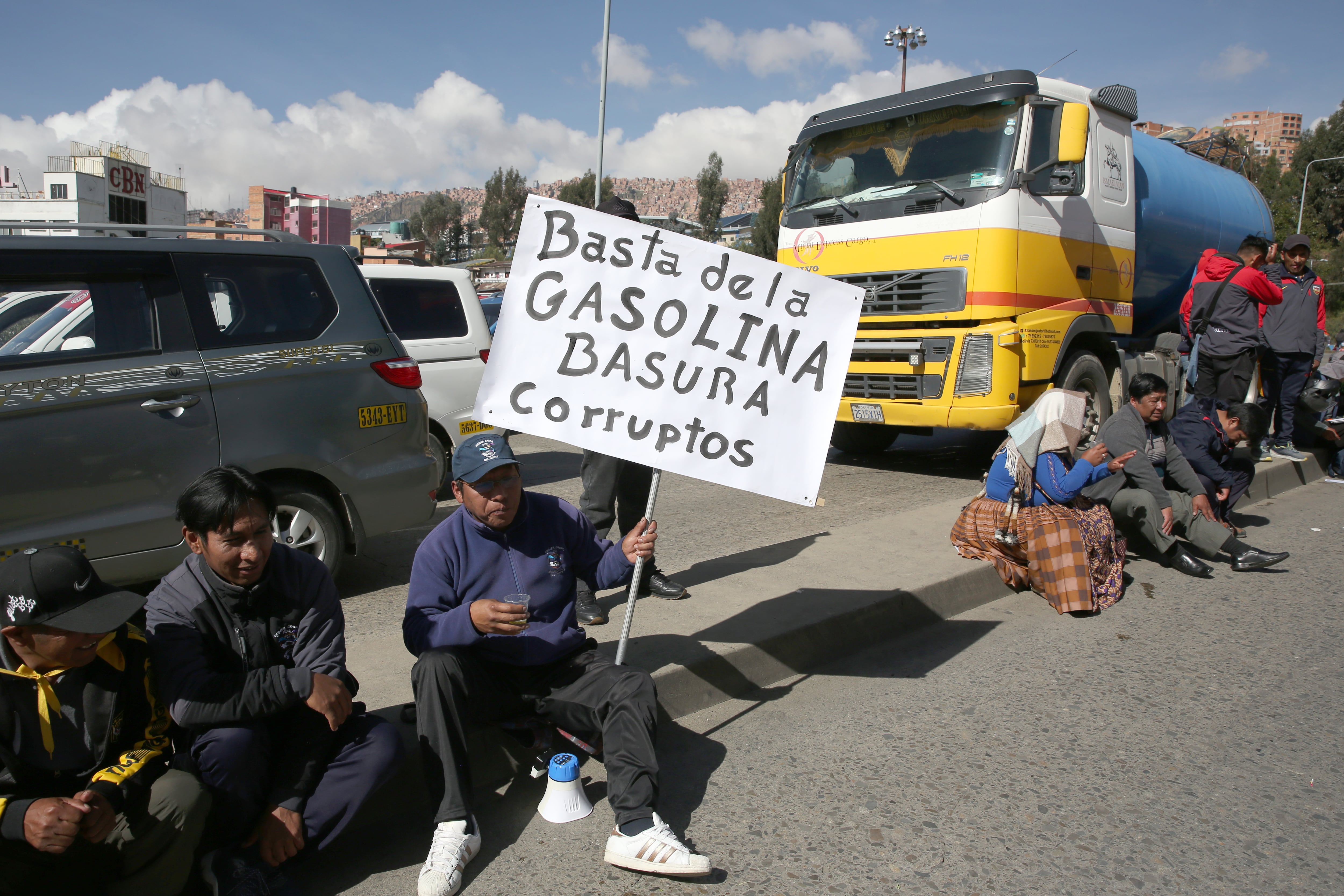 Paz se enfrenta a una huelga del transporte público en Bolivia por la gasolina de mala calidad