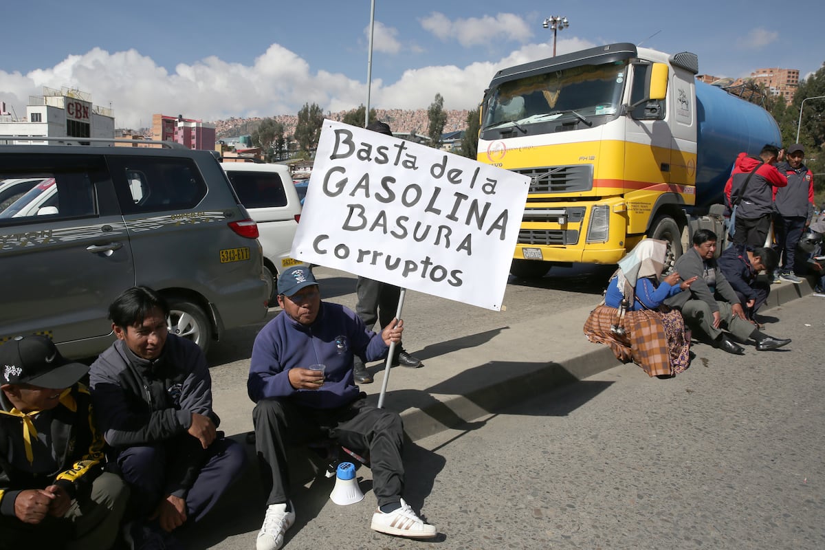 Paz se enfrenta a una huelga del transporte público en Bolivia por la gasolina de mala calidad