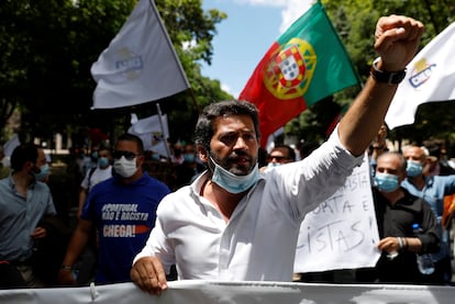 André Ventura, durante una manifestación en Lisboa para rechazar la existencia de racismo en Portugal en junio de 2020.