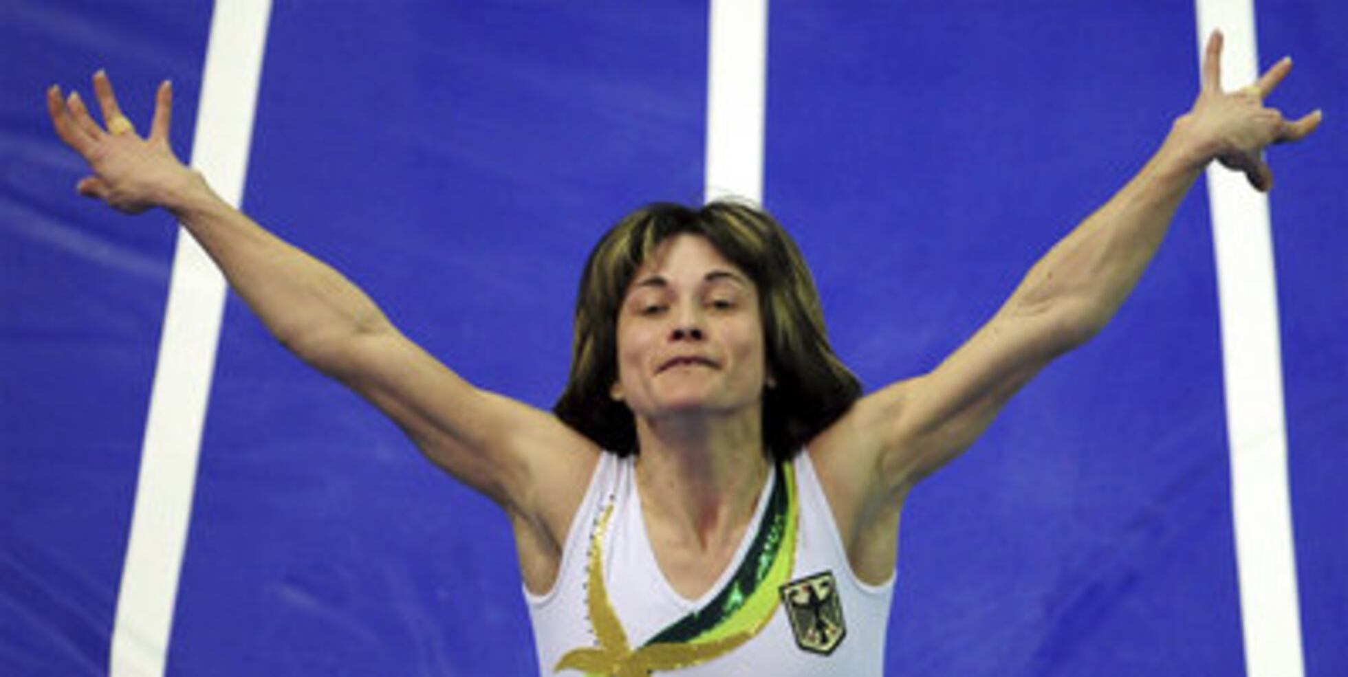 U.S. gymnast Gabby Douglas wins all-around title, giving her 2nd gold –  Deseret News, image size:1960x985