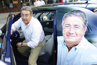 Juan Ignacio Zoido, a su llegada a un acto electoral en Sevilla durante la pasada campaña de las municipales.