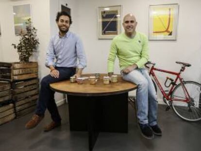Alberto Jimenez y Javier Quintana, socios de la empresa de papillas ecol&oacute;gicas Smileat. 