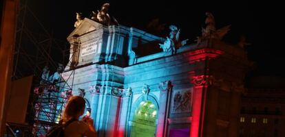Imagen de la Puerta de Alcalá iluminada.