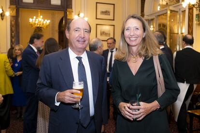 Miguel Klingenberg, director general de Asuntos Legales de Repsol, y Blanca Narváez, presidenta de la Fundación Mutualidad Abogacía
