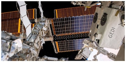  El instrumento GEDI (a la derecha) acoplado a la Estación Espacial Internacional.