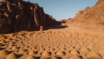 'Angle of Repose', la obra de Jim Denevan en Desert X AlUla, que tiene lugar el el desierto de esta región de Arabia Saudí hasta el 30 de marzo.