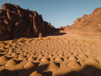 'Angle of Repose', la obra de Jim Denevan en Desert X AlUla, que tiene lugar el el desierto de esta región de Arabia Saudí hasta el 30 de marzo.