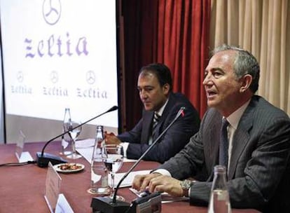 José María Fernández Sousa, presidente de Zeltia, a la derecha, y Luis Mora, de PharmaMar, ayer en Madrid.