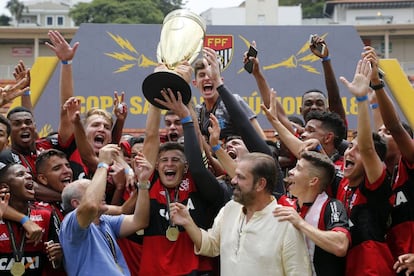 Flamengo vence S&atilde;o Paulo e comemora t&iacute;tulo da Copinha no Pacaembu. 